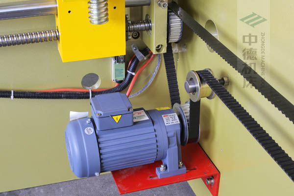 ZDP-4022強(qiáng)扭矩電機(jī)，后退料迅速，鋼絲同步帶精確更靜音.jpg