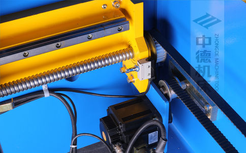 ZDPK-16032X軸配有滾珠絲桿及直線導(dǎo)軌，大功率伺服電機(jī)，鋼絲同步帶，能顯著提升X軸定位精度及速度 (2).jpg